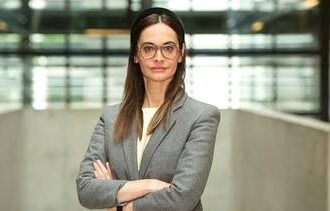 iris sayram